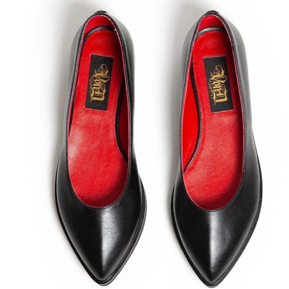 Von D Shoes - Roxy flats - Sz 7 US